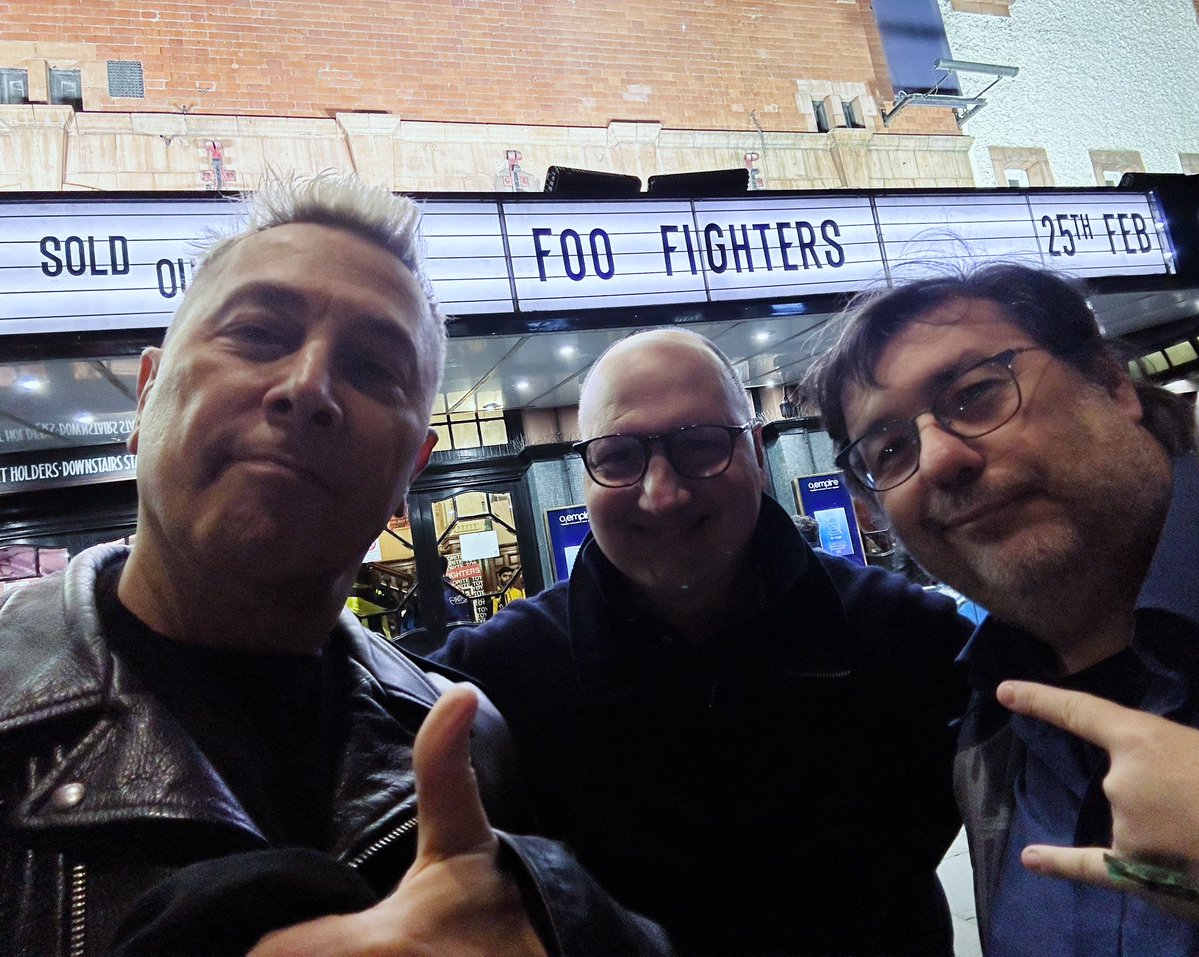 VIRGINRINGO's tweet image. Pronti per lo show 🇬🇧🔥 @foofighters #Bonzo e #Mimmo Non si molla mai!! #Londra #live #rocknroll #Birthday 🏴‍☠️