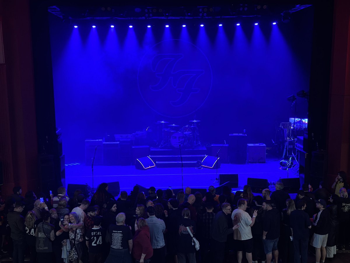 VIRGINRINGO's tweet image. Pronti per lo show 🇬🇧🔥 @foofighters #Bonzo e #Mimmo Non si molla mai!! #Londra #live #rocknroll #Birthday 🏴‍☠️
