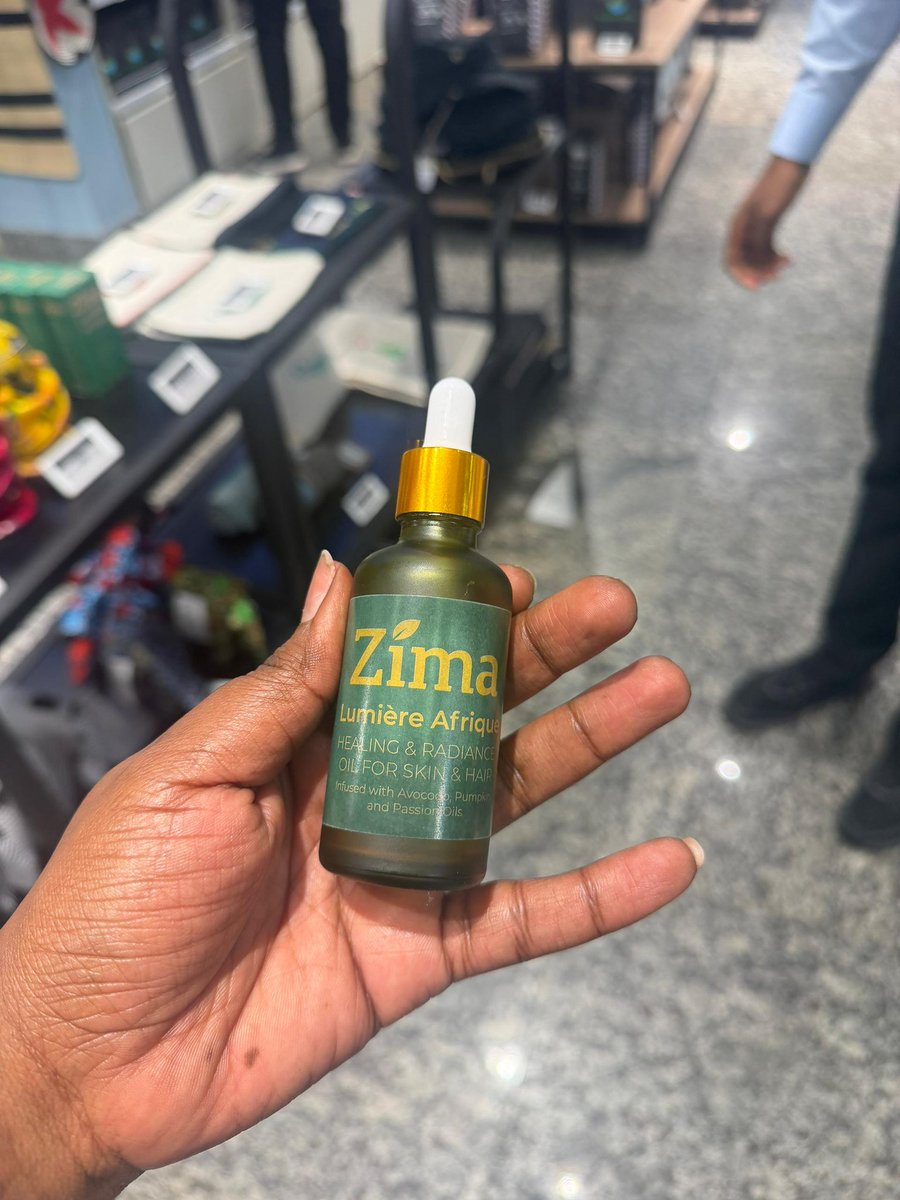 zimahealthy's tweet photo. If you’re looking for a natural glow and deep nourishment.
💛 Benefits:
• Deeply moisturizes and softens dry skin
• Enhances natural glow &amp; radiance
• Helps even out skin tone
• Nourishes and strengthens hair
• Lightweight, non-greasy 
 #NaturalGlow #BeautyOil #HealthySkin https://t.co/jTvCGzRkHk