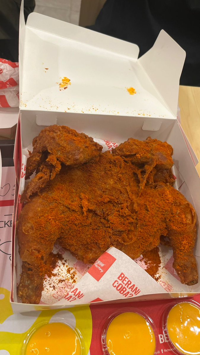 padahal makan setengan ber3 sama <a href="/bbyjro/">saa🌻</a> <a href="/meykanaa/">Mey 🌻</a> aja kaga abis, tpi gue mual, sakit kepala sama mules apakabar klo abis igd kata gua mah 😭😭😭