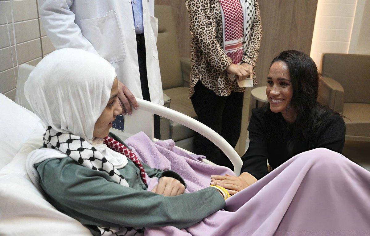 Simply Meghan Markle tweet media