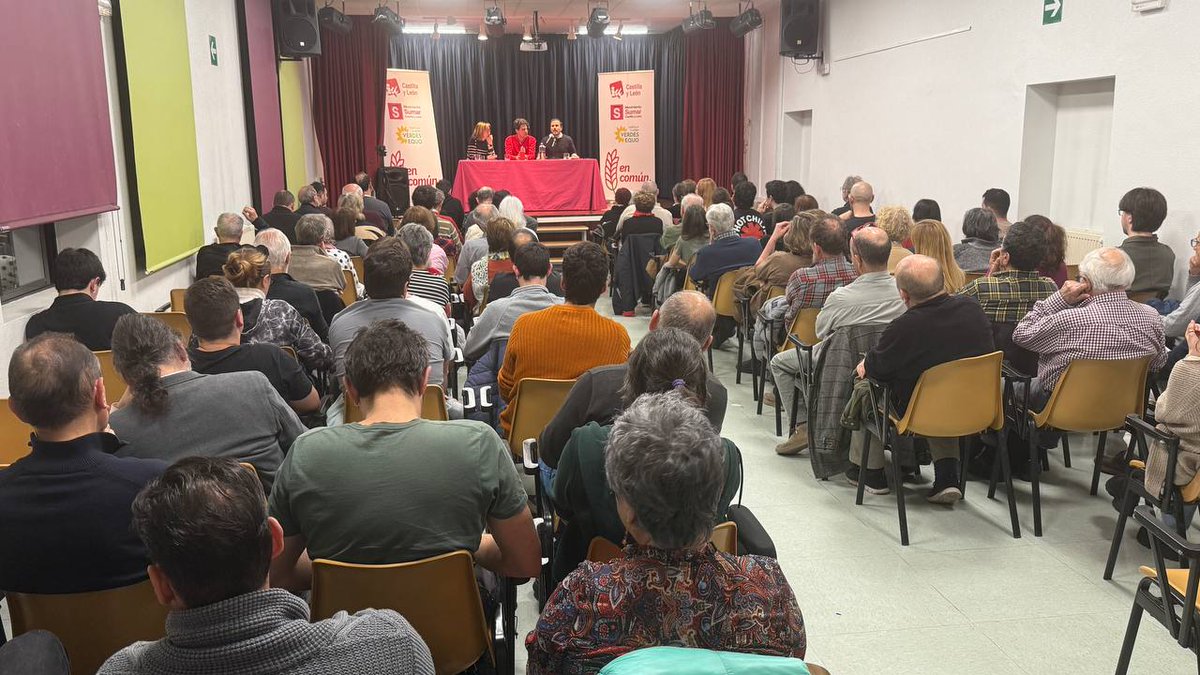 iucyl's tweet photo. Acto lleno con @agarzon en #Valladolid en la presentación de su libro "La guerra por la energía". 

Analizamos la encrucijada y los conflictos por la energía en el modelo actual

Reivindicamos poner por delante lo público y lo común para poner al servicio de la gente los recursos https://t.co/wNO9KqA2Vu