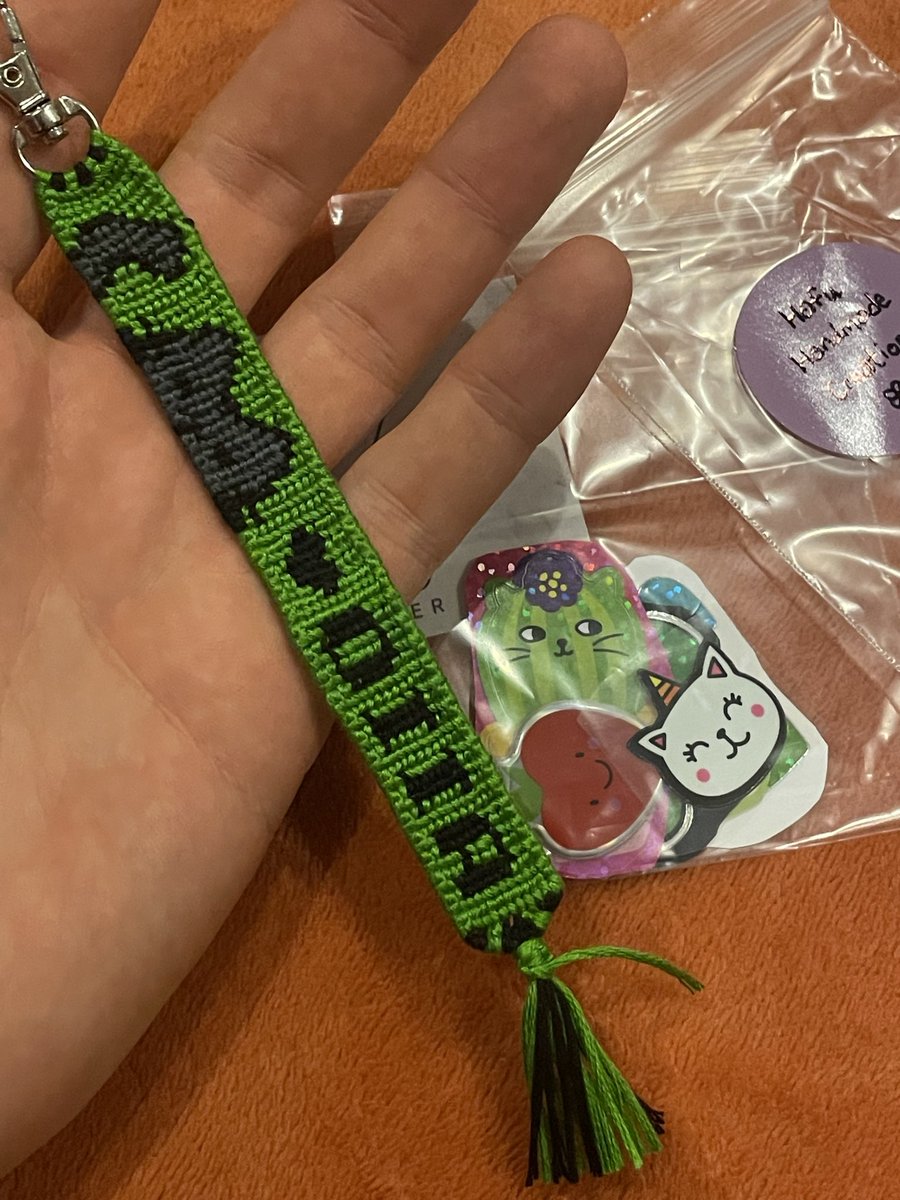 Finally received my keychain 😱 thank you so much <a href="/hafuhandmade/">🌸hafu handmade🌸</a> OIIAOIIA!