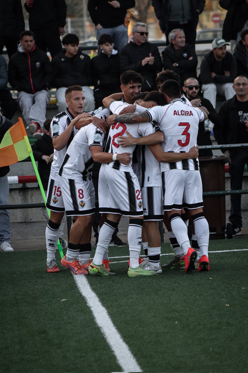 4️⃣0️⃣ minutos con uno menos
1️⃣0️⃣ minutos con dos menos

🫡 Sin parar de correr, sin parar de presionar, con un palo en el 96' y dejándoselo todo

🤍🖤 ORGULLO. MI EQUIPO. 

#PPO👂