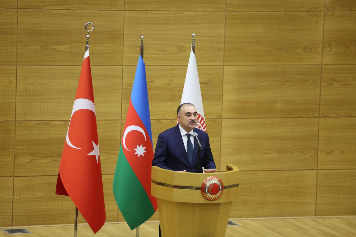 Hocalı Soykırımı’nın 34. yıl dönümü vesilesiyle, Türkiye Azerbaycan Dostluk, İşbirliği ve Dayanışma Vakfı (TADİV) organizasyonu ve Azerbaycan Büyükelçiliği iş birliğiyle, Türkiye Büyük Millet Meclisi’nin (TBMM) himayelerinde TBMM-de Anma Töreni düzenlendi. 

Etkinliğe