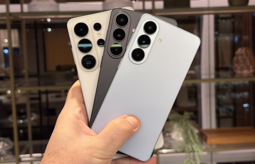 _comprei_barato's tweet photo. 🚀 LANÇAMENTO — PRÉ-VENDA OFICIAL Samsung S26

Potência máxima, câmeras avançadas com IA e telas imersivas para quem quer o melhor da tecnologia 📱✨
E ainda: dobro de memória (512GB) pelo mesmo preço na pré-venda!

🔥 Galaxy S26 Ultra (512GB | 12GB RAM) — R$ 10.349,10
🛒 https://t.co/PnCkc3QoBm

🔥 Galaxy S26+ (512GB | 12GB RAM) — R$ 8.279,10
🛒 https://t.co/xdXEF9Acvd

🔥 Galaxy S26 (512GB | 12GB RAM) — R$ 6.749,10
🛒 https://t.co/04Ncj53D82

⚠️ Estoque e condições sujeitos à disponibilidade. Conteúdo publicitário.
#s26ultra
#publi