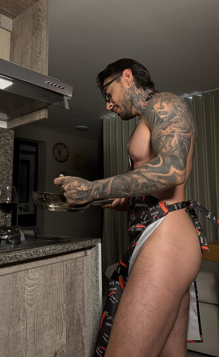 jamcol69's tweet photo. Do you want to cook with me?😈💦🫣😇 https://t.co/wrAGXqZ6pR https://t.co/kdOv8yu0Eu