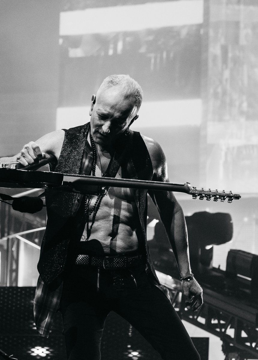 Def Leppard tweet media