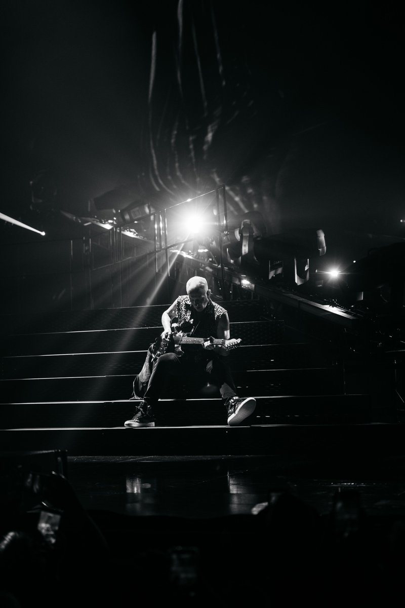 Def Leppard tweet media