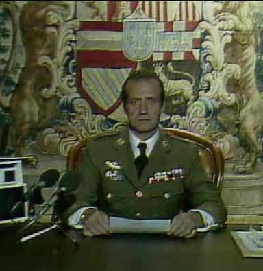 Han desclasificado los papeles del 23F y de ellos sólo se deduce que la figura del Rey Juan Carlos se engrandece como garante de la Democracia y las Libertades, razón por la que hoy, levanto mi copa y les pido un brindis por Su Majestad el Rey. ¡Viva el Rey! ¡Viva España!