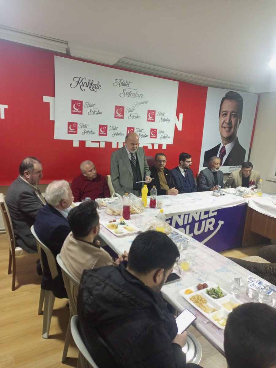 KkaleSaadet's tweet photo. Bugün iftarımızı şehrimizin değerli basın mensupları, il ve ilçe teşkilatımız ile yaptık. Adalet sofralarında birlik ve beraberliğimiz , kardeşliğimiz daim olsun insallah.
#adaletsofraları
#saadetpartisi
#milligorus
#kirikkale https://t.co/K4kK02WkeD