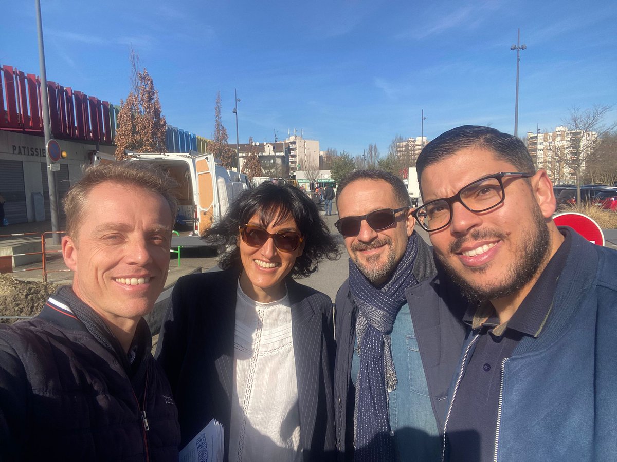 cheriftouam's tweet photo. Lundi soir porte-à-porte à Champfleuri pour aller à la rencontre des habitants et échanger sur leurs attentes, ce matin présence au marché de Champfleuri puis l’après-midi distribution du programme toujours à Champfleuri afin de continuer le dialogue et présenter nos propositions https://t.co/pz26JTEeLY