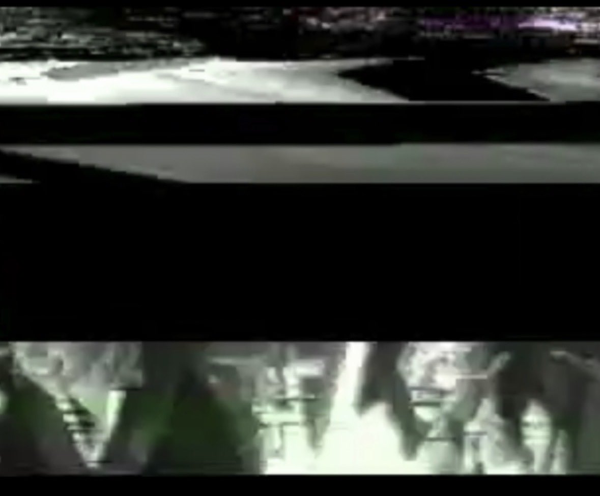 BubPleite's tweet photo. @PalominoOMG You just have to stop at the right moment to get the chills. I really don’t like any conspiracy theories but those pics really scared me https://t.co/gW2pTqRSr1