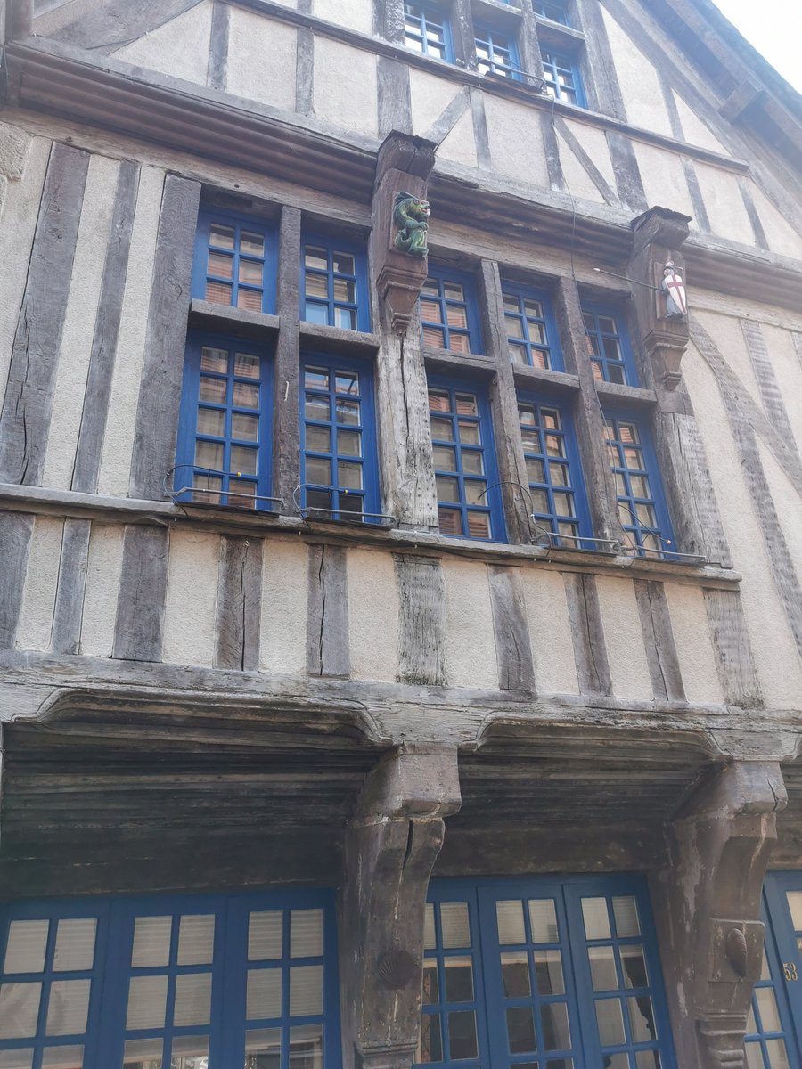 CarlaBZH's tweet image. Belle #balade dans la ville fortifiée par des remparts et historique de #Dinan.  #château, maisons à colombages,  pavés... Le tout, sous le soleil. Bref, c'était top ! 😍 🔆 #CotesdArmor #Bretagne #MagnifiqueBretagne #France #MagnifiqueFrance