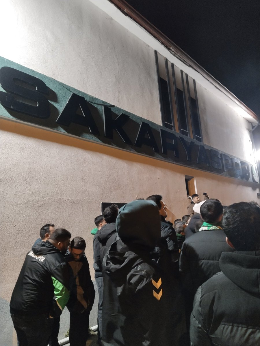 Pazar günü Sarıyer maçına, tribünü ve takımı kurtarmak için maratonaa!!!! 

#sakaryaspor
