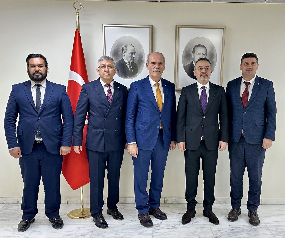 استقبل سعادة السفير الدكتور نوح يلماز في سفارتنا السيد رجب ألتيبه، نائب رئيس شؤون الإدارات المحلية في المقر العام لحزب العدالة والتنمية، والوفد المرافق له.