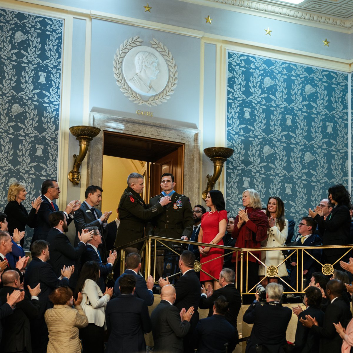 WhiteHouse's tweet image. A TRUE AMERICAN HERO. 

President Donald J. Trump awarded U.S. Army Chief Warrant Officer Eric Slover the nation's highest military award, the Medal of Honor, during the State of the Union address for his heroic actions in Operation Absolute Resolve. 🇺🇸