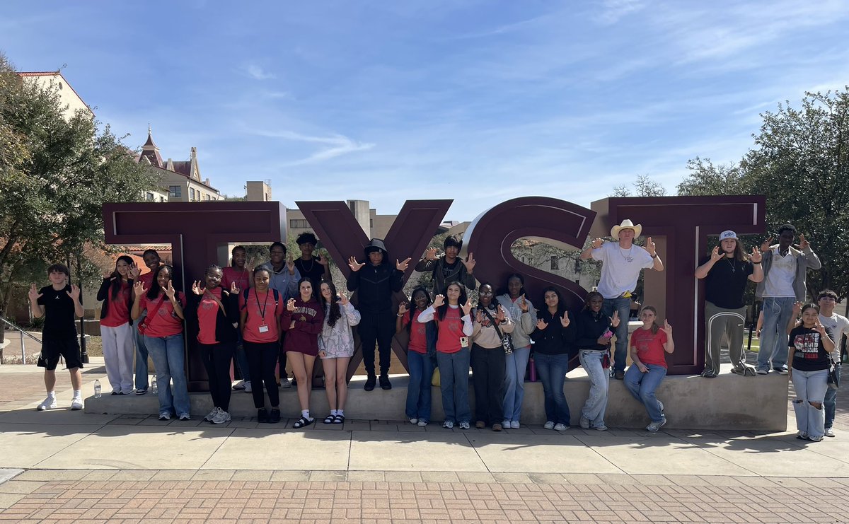 TravisHS_AVID's tweet photo. Texas State Tour! #EatEmUp https://t.co/sGVyhPvgoZ