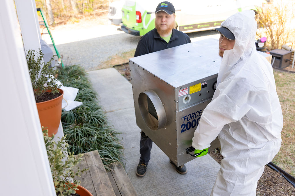 GreenHomeSolut3's tweet photo. February is National Care About Your Indoor Air Quality Month! Our highly skilled technicians will ensure your indoor air quality is top-notch. With expert knowledge in testing and remediation, they provide detailed answers and effective treatments. https://t.co/FcETx1IlTv