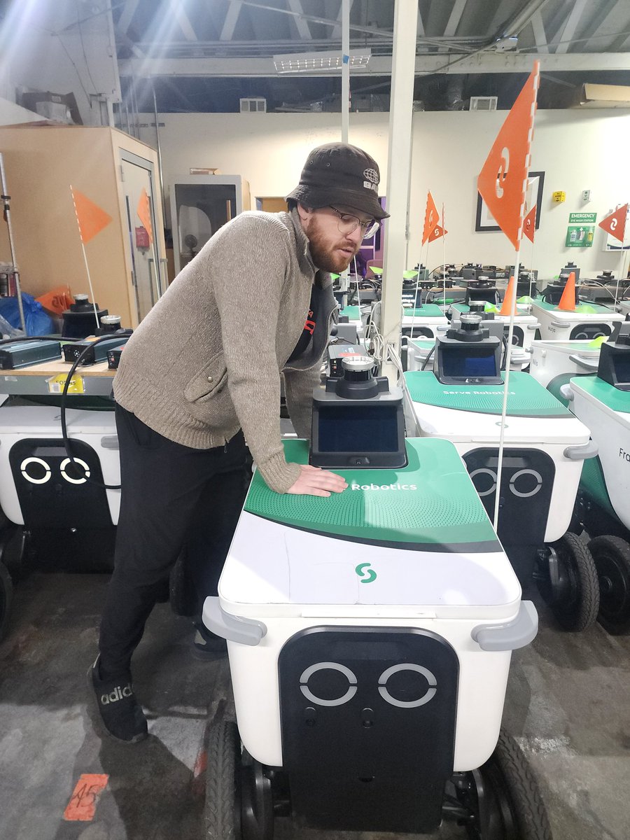 NilChristopher's tweet photo. Job postings for "Robot Technicians" jumped 75% last year

While robot engineers make $123k, wranglers earn about $26/hr. It’s a new blue-collar tech class

https://t.co/YDXXc2TeYN https://t.co/MIWgk2HU6c