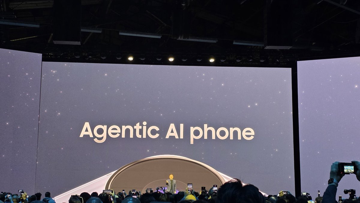 MyTechMusings's tweet image. That's the wrap of #GalaxyUnpacked2026 ... Here are my key takeaways from the event:

↗️#Privacyscreen - a major, tangible hardware innovation in smartphones after a long time, giving @samsung a clear differentiation. Will probably also benefit #PCs, #tablets &amp;amp; other devices soon