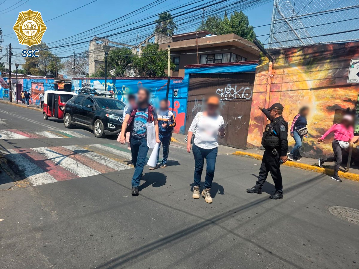 SSC_CDMX's tweet image. #SeguridadEscolar | Compañeros de los sectores #Oasis, #Granjas y #MilpaAlta continúan con dispositivos de vigilancia en la zona #Oriente, en las alcaldías @Alc_Iztapalapa y @GobMilpaAlta, verificando que la salida y entrada de alumnos del turno vespertino sea segura, ágil y sin