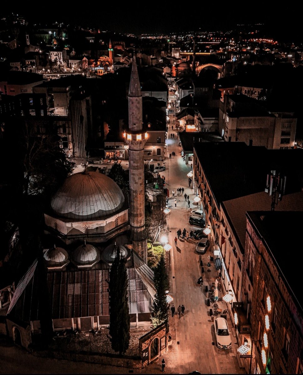 _Bosniaks's tweet image. 👉 Karađoz Bey #Mosque in the city of Mostar, #Bosnia and Herzegovina. The Karađoz Bey Mosque was built between 1557 and 1558 according to the plans of the famous Ottoman #architect Mimar Sinan.

📸mosquesofmostar