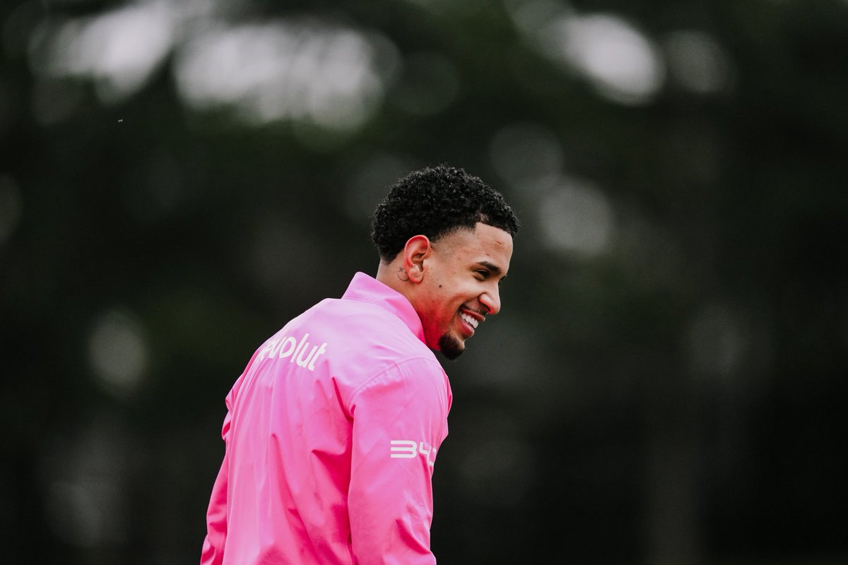 ManCity's tweet photo. Always smiling 😁🩵 https://t.co/Dma1ltl7rq