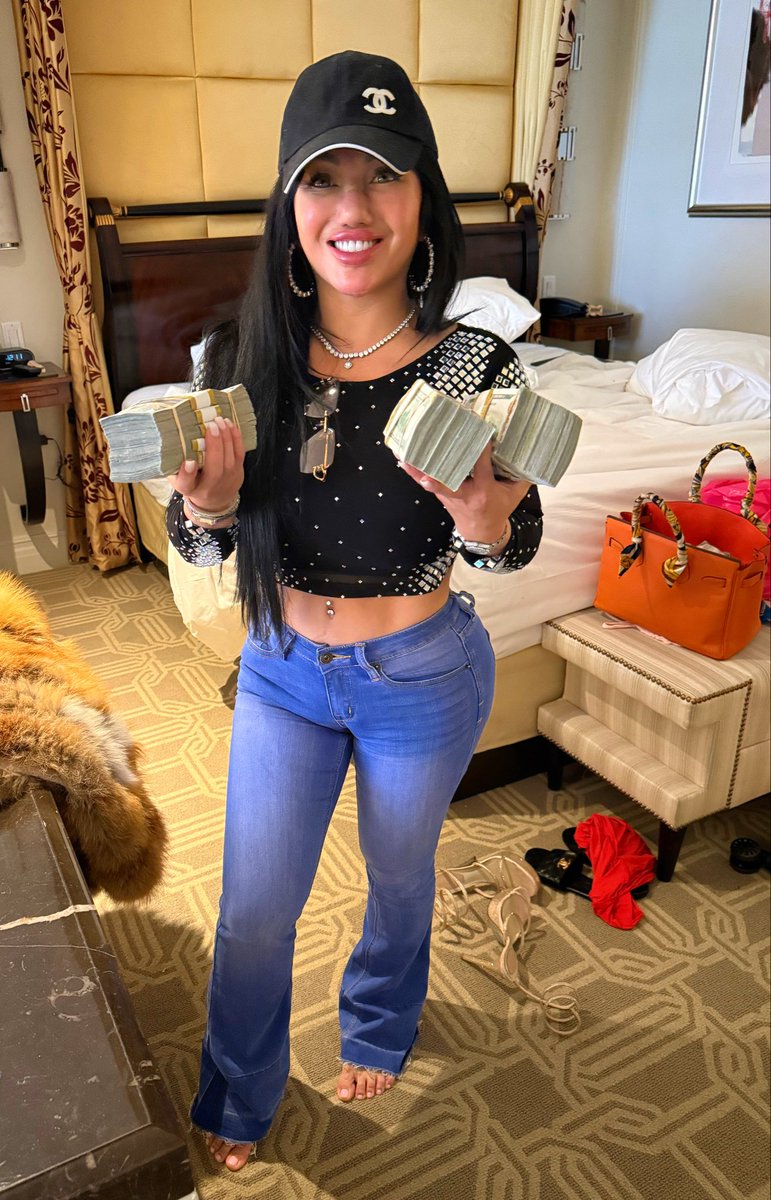 LilyTheFairyFromMars tweet media