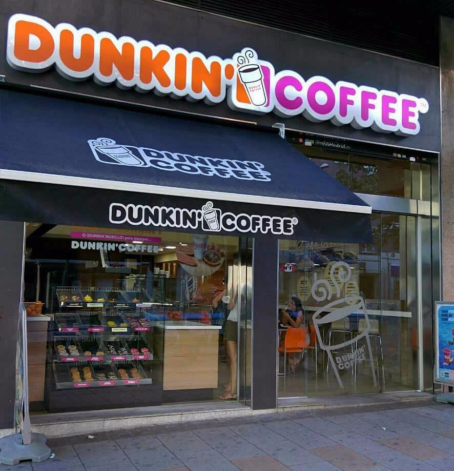 dapalr's tweet photo. @byspencerthomas Hi, random person with random fun fact here: back when they used the full name “Dunkin’ Donuts”, they were forced to call themselves “Dunkin’ Coffee” in Spain because some other company had the trademark for “donut”. https://t.co/4RskpnQ0po