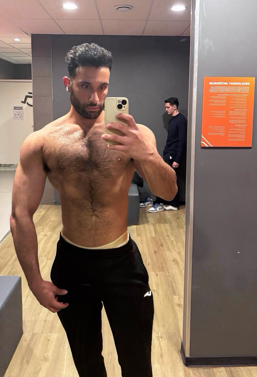 I KNOWW I need a haircut. Prioritized my back instead. 😭🪽