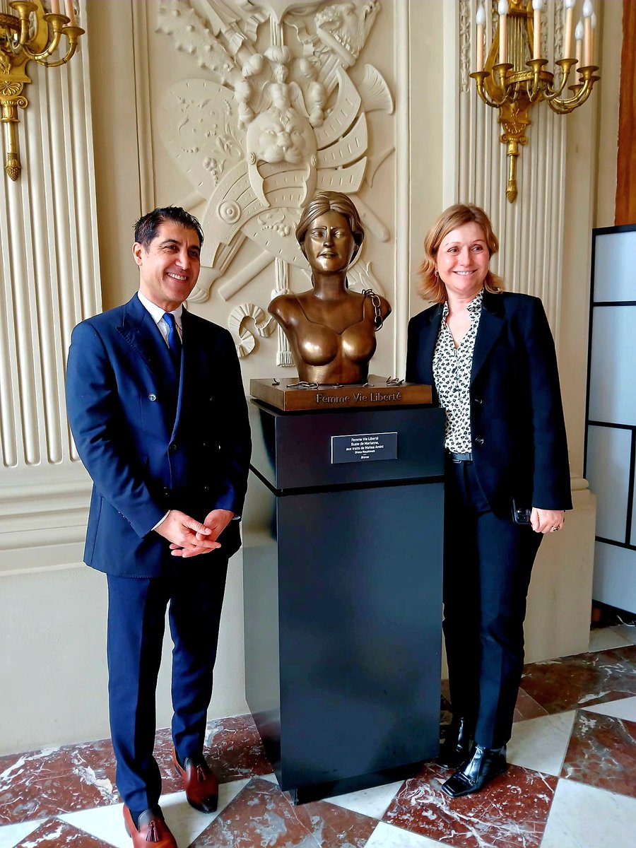 GOLANROUZKHOSH's tweet photo. Marianne #MahsaAmini réalisée par l'artiste international #Ghass. Un immense merci à Mme @YaelBRAUNPIVET pour son soutien engagé au peuple #iranien. @AssembleeNat
@GhassRouzkhosh @PahlaviComms @NoorPahlavi
@PahlaviReza @ShahbanouFarah https://t.co/FIyt3Hc3uo