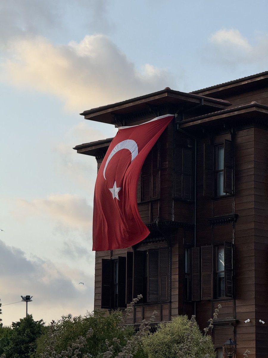 Üstümüzden eksilmesin.