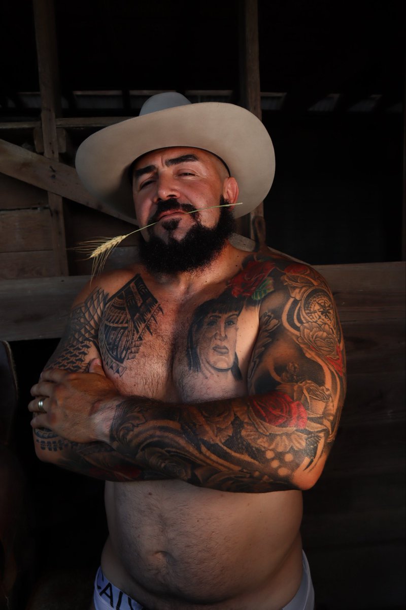 georeyphotos's tweet photo. Llegas al rancho a las caballerizas y te encuentras con este Hombre! 

@AngelbearTopMas https://t.co/Rs6eb4Aj7E