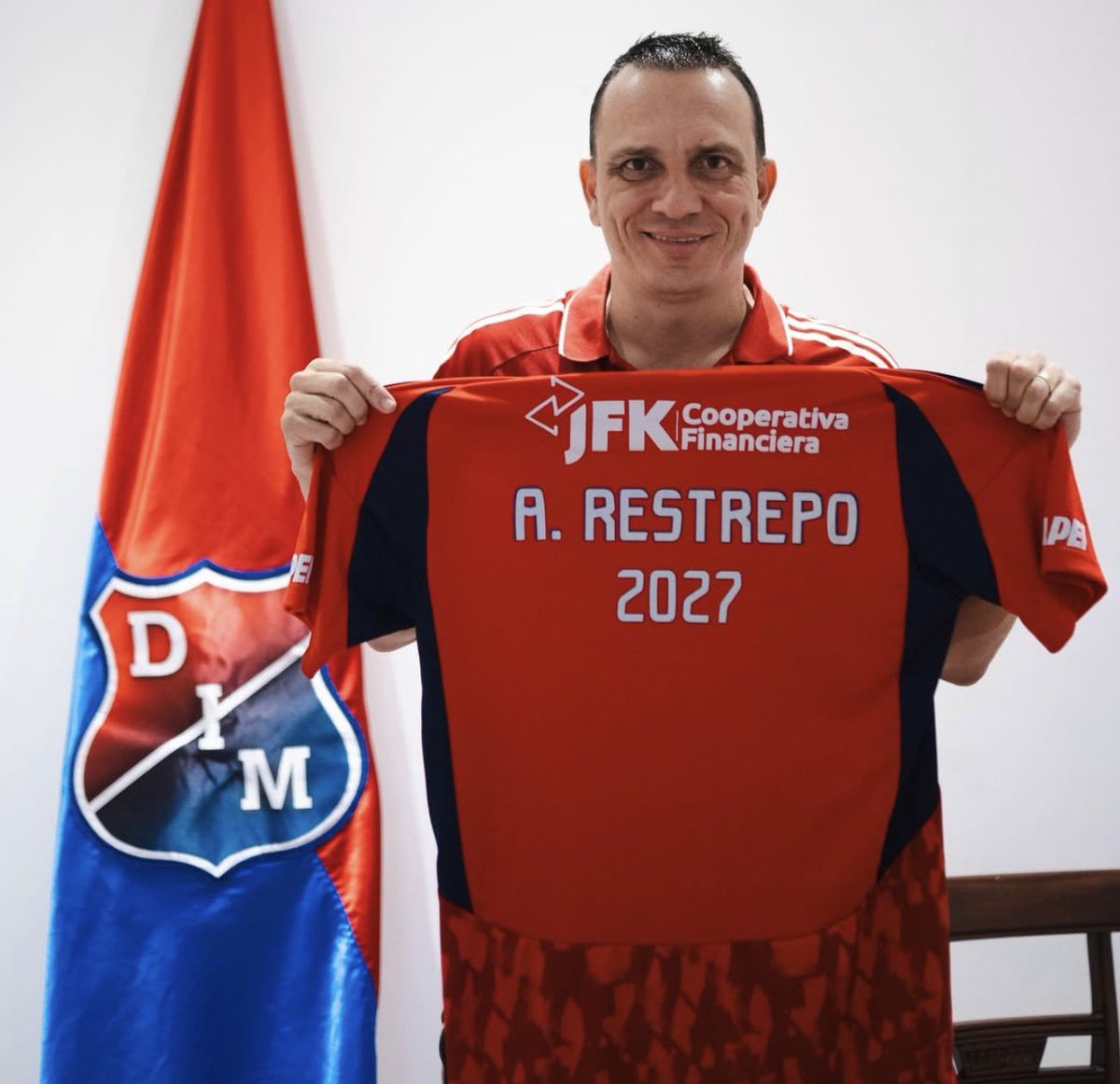 🚨 En #DIM: Alejandro Restrepo fue suspendido 3 fechas y multado con 5.2 millones de pesos por emplear lenguaje ofensivo 🔴🔵