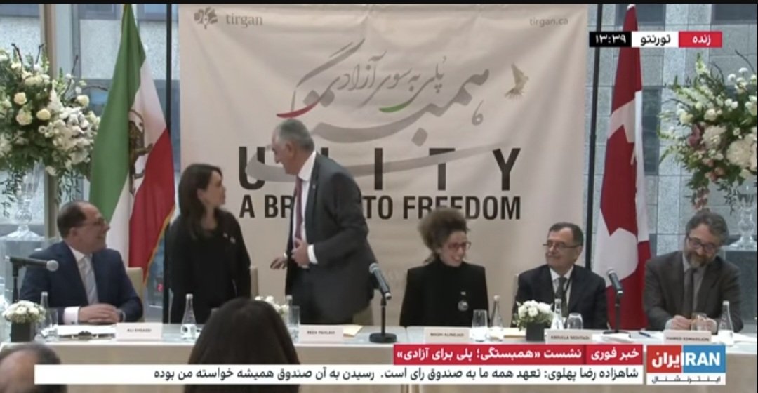 حالا فهمیدید چرا  شاهزاده جدا شد ازین جماعت تجزیه طلب؟
حالا فهمیدید  چرا  رهبری شاهزاده رو قبول ندارن؟
چون تمامیت ارضی رو قبول ندارن
#جاويدشاه‌