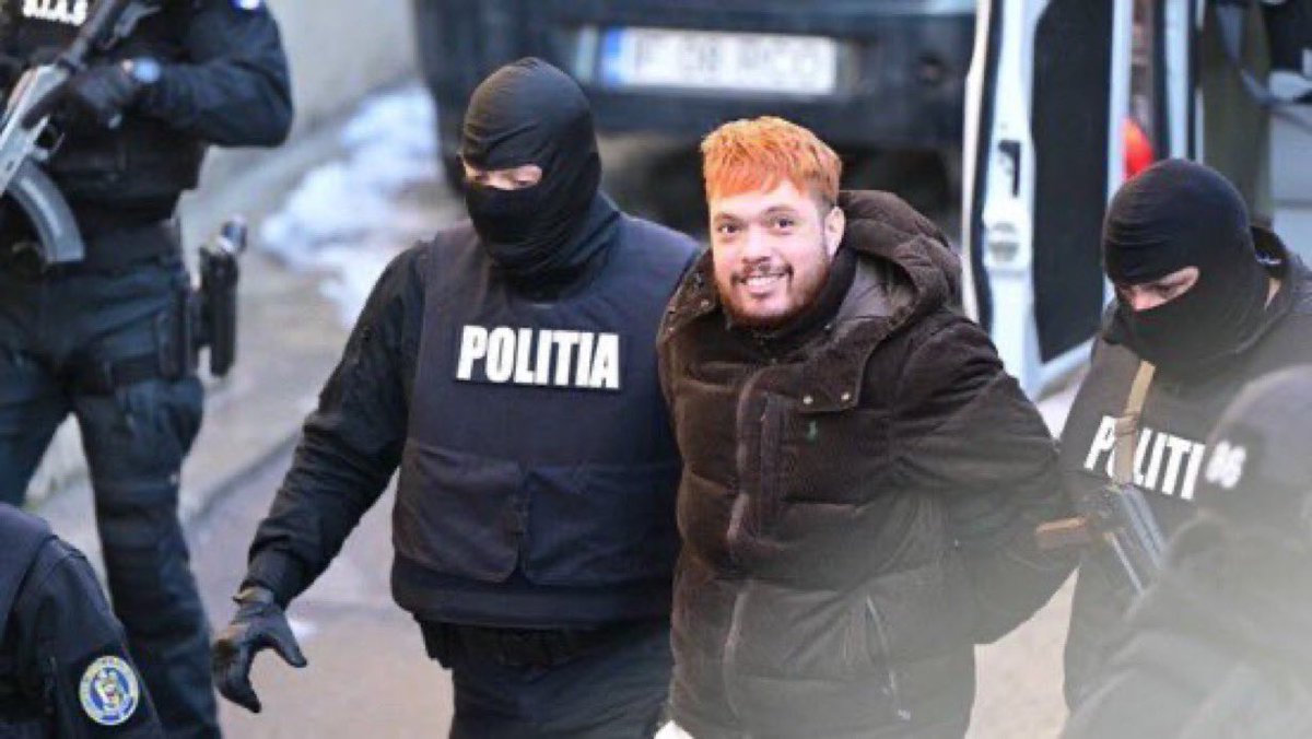 Bensebaini responsable sur 3 buts encaissés aujourd’hui + qui provoque un penalty + qui prend un rouge et qui provoque l’élimination tout ça sur le même match