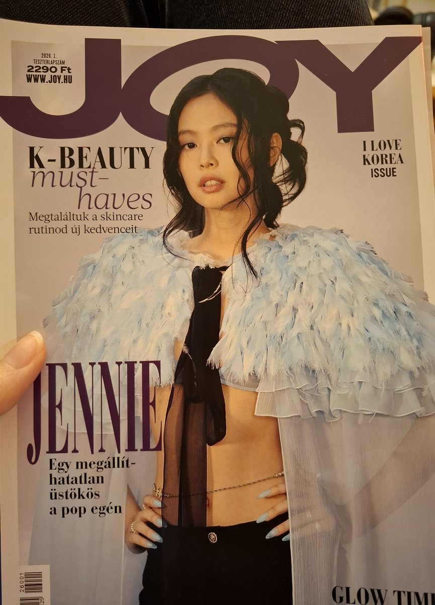 RT @jnkwomanedup: got my hands on Mama😌