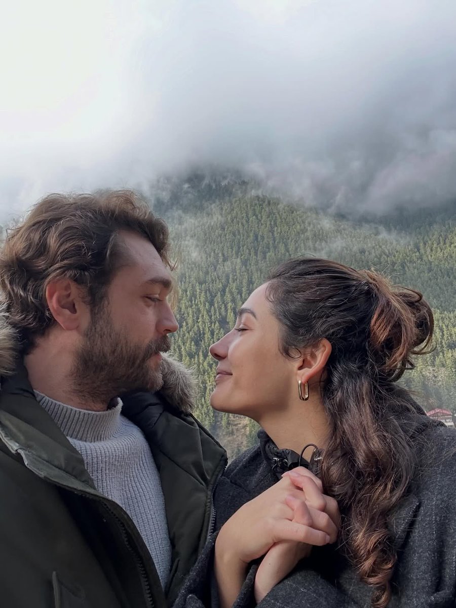 mucizegibisin's tweet photo. ben güzelliğinizden ağlayacağım artık müsaadenizle 🥹🧿 aşklarım benim çok mutlu olun https://t.co/pEhPL8GKkD