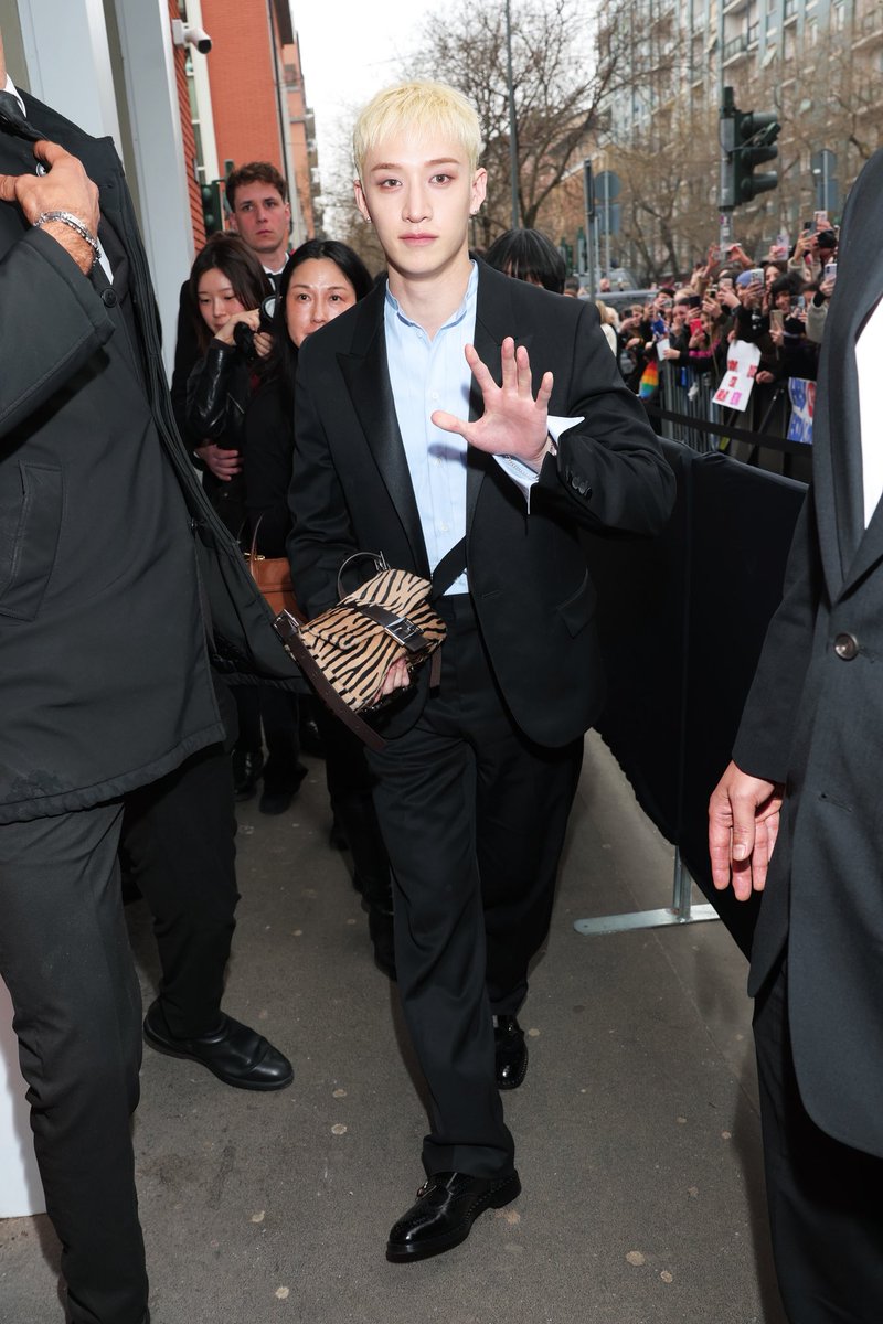 MTVUK's tweet photo. Bang Chan looking exquisitely handsome at the Fendi show for Milan Fashion Week 💛🙂‍↕️
#BangChanxFENDI #BangChan #FENDI https://t.co/9l9haFnhpg
