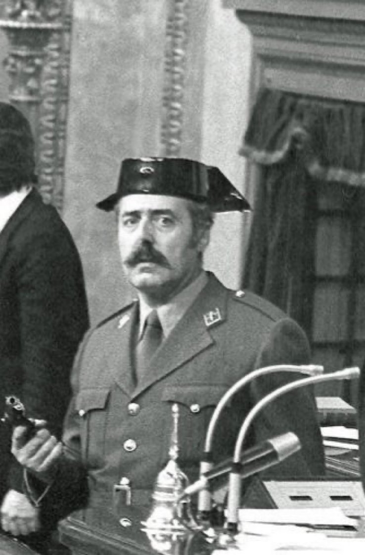 Si Tejero no se hubiera muerto el día que el gobierno desclasifica los papeles del 23-F, mañana sería el invitado en El Hormiguero.