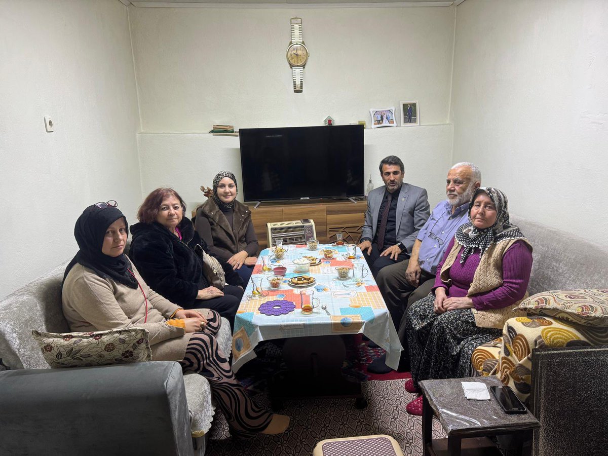 📍Soğukkuyu Mahallesi 

İlçe yöneticilerimiz, İlçe Koordinatörümüz ve Mahalle başkanımız iftar sonrası Mahalle sakinlerinden Mustafa Çetin amcamıza hem çayını içmeye, hemde geçirmiş olduğu operasyon sonrası geçmiş olsun ziyaretinde bulundular. 

Misafirperverliklerinden dolayı