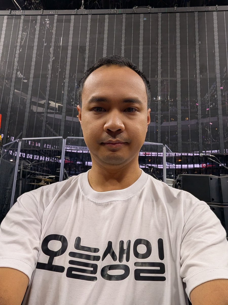 jfloetry's tweet photo. At the Twice Philly show soundcheck, Momo looked at me while addressing all of the celebrants in the crowd a happy bday

People asked how she knew it was my birthday. I had 오늘생일 (birthday today) printed on my shirt

Anyone have a recording of this?
#TWICE_THISISFOR_WORLD_TOUR https://t.co/ByJsOITeIl