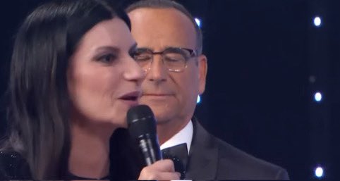 trashbiccis's tweet photo. Laura Pausini: respira
Carlo Conti:

#Sanremo2026 https://t.co/x7FXOoHI3Q