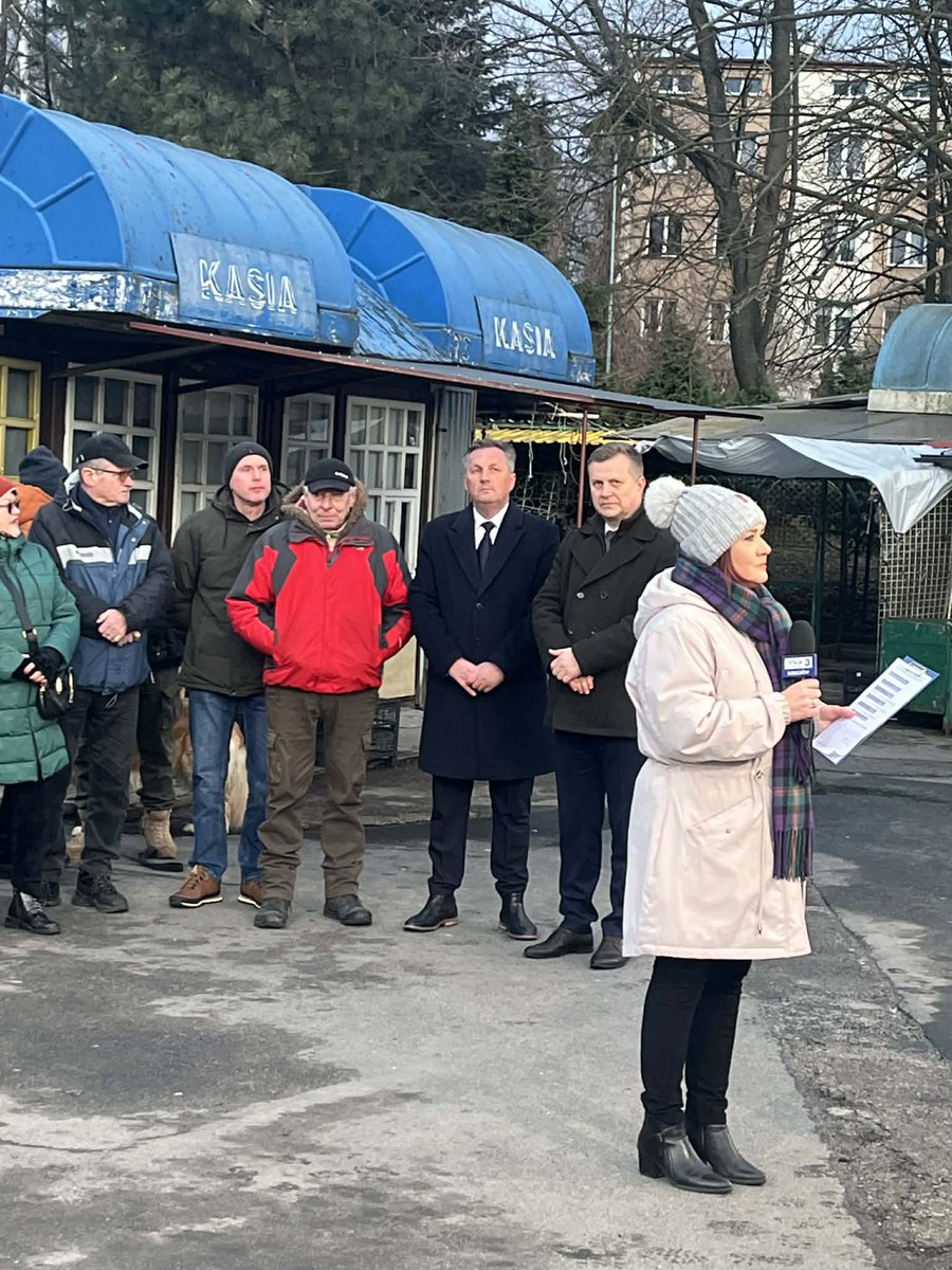 W_Walawender's tweet photo. Interwencje @tvp_rzeszow
➡️Dziś prosto z rzeszowskiego Placu Balcerowicza, a tematem przyszłość tego miejsca i terenu przy ul .Wyspiańskiego 
#dialog #rozmowa #kupcy #plany https://t.co/uFdcNoIEJg