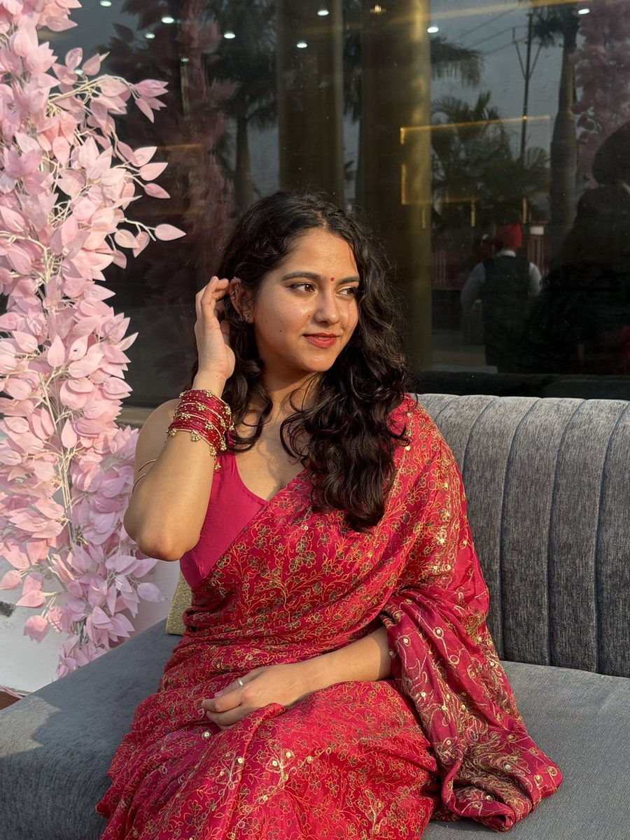 krititwts's tweet photo. dolled up to get my 23yo friend married 🤟 https://t.co/UtlQ3fS7V0