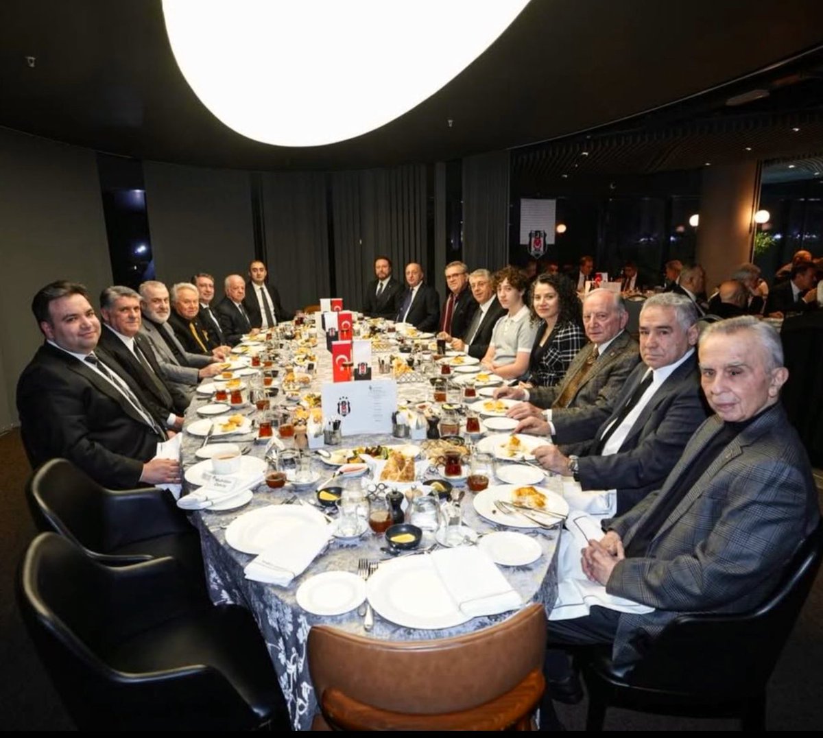 affanbaskan's tweet photo. Türkiye Futbol Federasyonu Sosyal Yardım ve Dayanışma Vakfı Mütevelli Heyeti Üyesi Sıfatıyla Genel Kurul Toplantısı’na, katılım sağladım. Toplantı kapsamında, vakfın sosyal sorumluluk misyonunu güçlendirecek nitelikteki gündem maddeleri oybirliği ile karara bağlanmıştır.

Akabinde, kulübümüz tarafından düzenlenen geleneksel İftar organizasyonunda camiamızla bir araya gelme imkânı bulduk. Ramazan ayının paylaşma, dayanışma ve birlik ruhunu pekiştiren bu anlamlı buluşmaların, kurumsal aidiyetimizi ve toplumsal sorumluluk bilincimizi daha da güçlendireceğine inanıyorum.

Birlik ve beraberliğimizin daim olması temennisiyle.