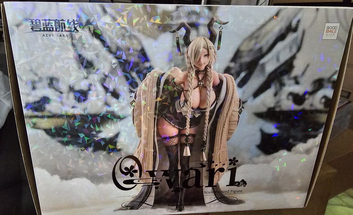 Just arrived, this box is crazy (and huge lol). Will take pics of the figure later