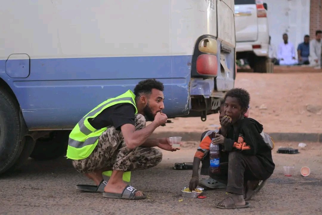 revbattalions's tweet photo. مبادرة افطار عابر سبيل.
Day 7 ✅
وزعت وجبة صدقة لروح الشهيدين
ملازم/ابي الشيخ
ملازم/ابراهيم هارون
نسأل الله ان يتقبلهما شهيدين عنده.

#جند_الوطن_معركة_الوجود  
#القوات_المسلحة_السودانية  
#الكتائب_الثورية_الإسناد_المدني https://t.co/a3RyzDn1Lz