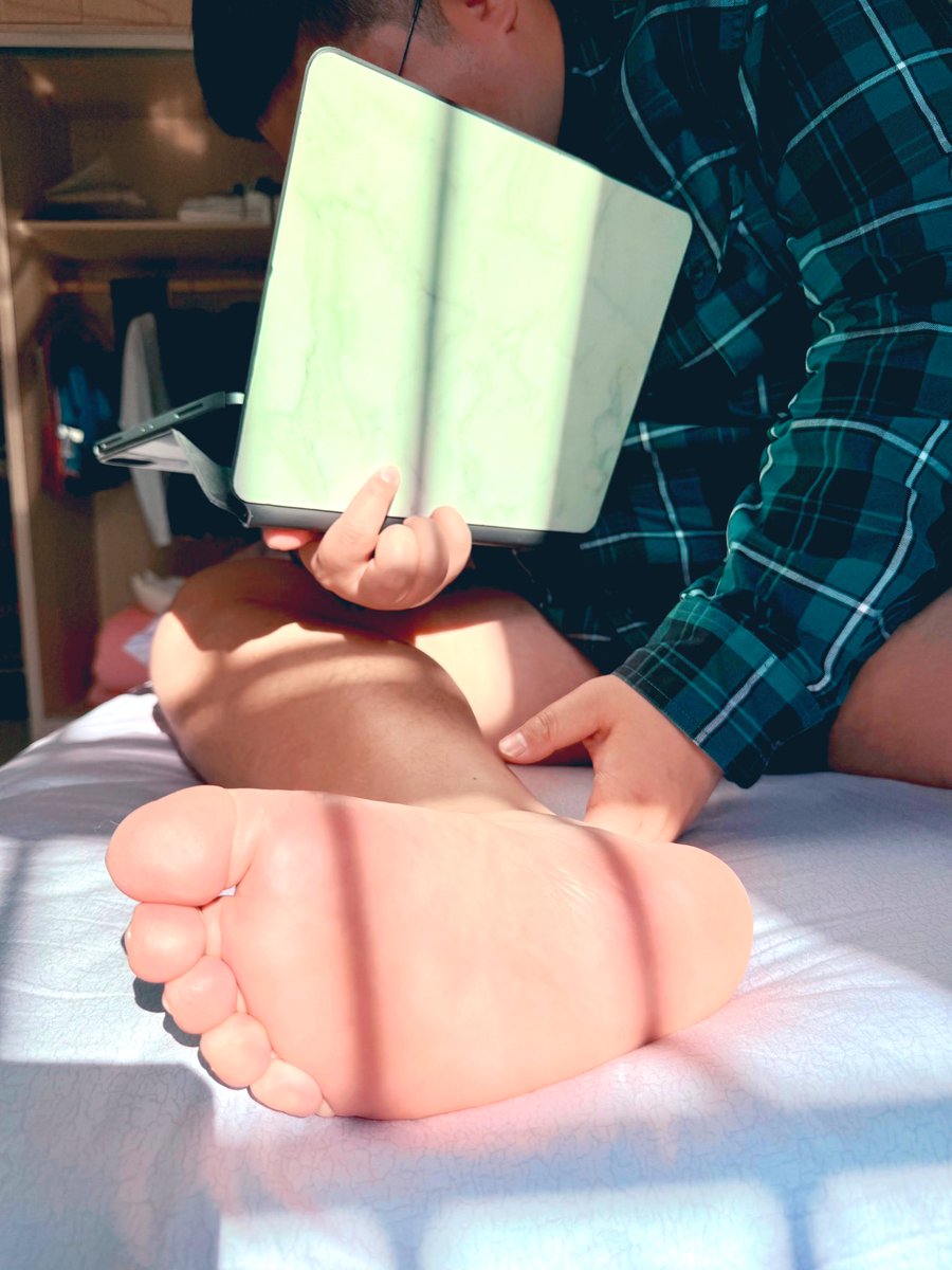 Isolated tweet media